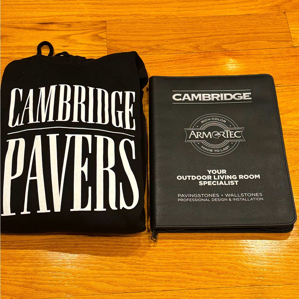 Cambridge Paving Stone Gear Sweatshirt XL with a Notepad